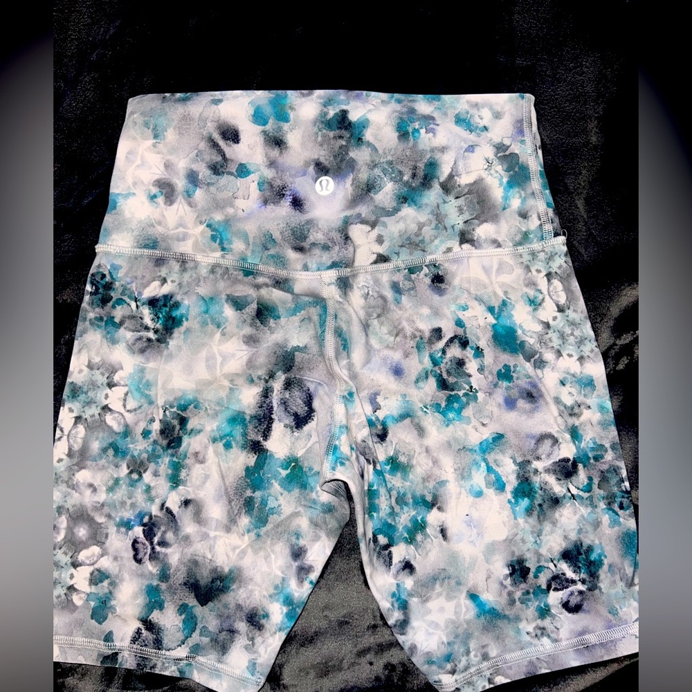 Lulu lemon train high rise shorts, size 6.